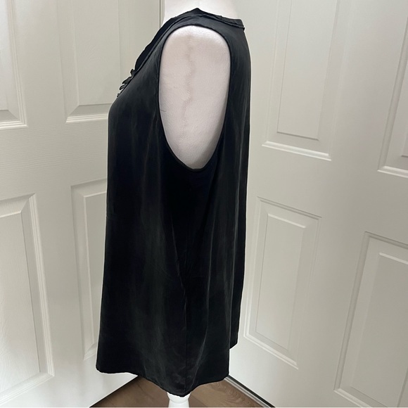 J.Jill Black 100% Silk Sleeveless Pleated Top Blouse Large Scoop Neck Minimalist - Picture 3 of 9